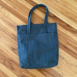 Lululemon On My Level Tote 12L - used only a few times!